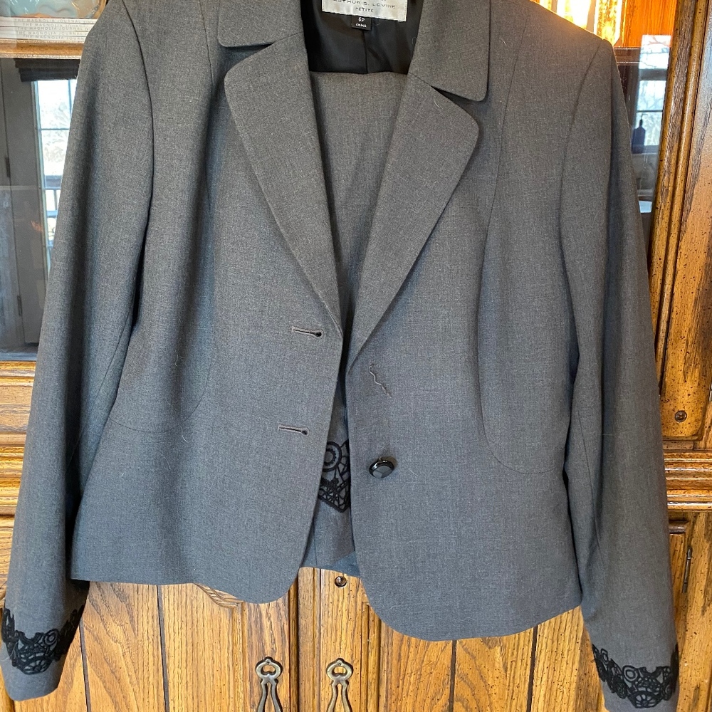 Skirt suit set